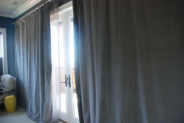 cortinas de terciopelo vintage en el dormitorio principal