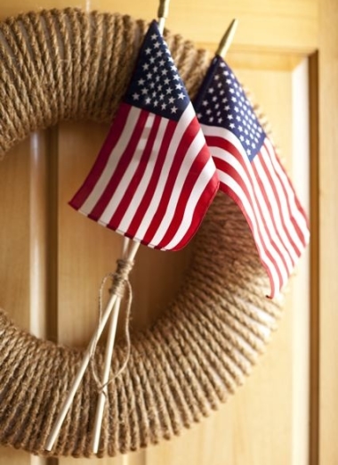4th of july decor with a nautical twist, patriotic decor ideas, seasonal holiday d cor, wreaths, Attach mini U S wave flags to a Rope Wreath or any coastal wreath Et voil You have an instant 4th of July Wreath