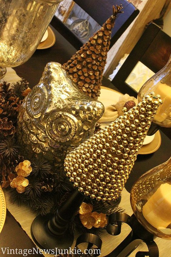 rbol de navidad easy peasy diy con cuentas de oro, Una forma f cil de decorar la mesa del comedor por poco dinero