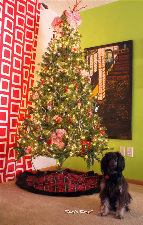 house of love christmas house tour, seasonal holiday d cor, I decorated the tree with red and bright green ornaments and more Danish Christmas hearts than I usually sneak onto the tree