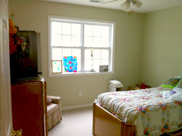 disney revamp of a bland guest room, bedroom ideas, home decor, Guest room Before