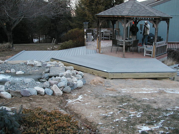 gua e pedra, o deck est quase completo e pronto para jardinagem