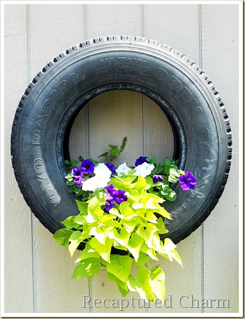 plantadores de pneus, As flores parecem crescer lindamente nestes pneus