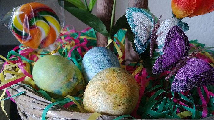 a how to on making hollow easter eggs, crafts