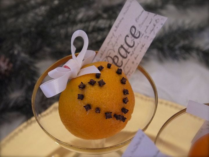 fragrant pomander topiary diy, seasonal holiday d cor, pop in a greeting or name for place setting