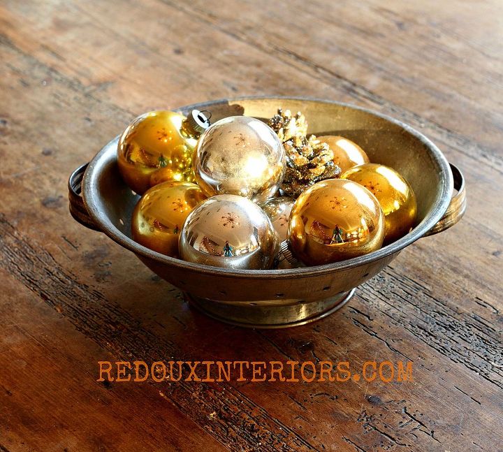 keeping it real holiday home tour, christmas decorations, seasonal holiday decor, Old Junky colander filled with old Glass balls makes a gorgeous centerpiece on my very rustic Farm Plank Dining Table