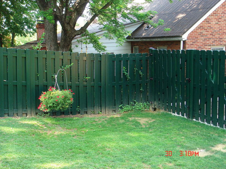 vinyl wood like privacy fences available in six colors including cedar chestnut, fences, Style Williamsport Color Forest