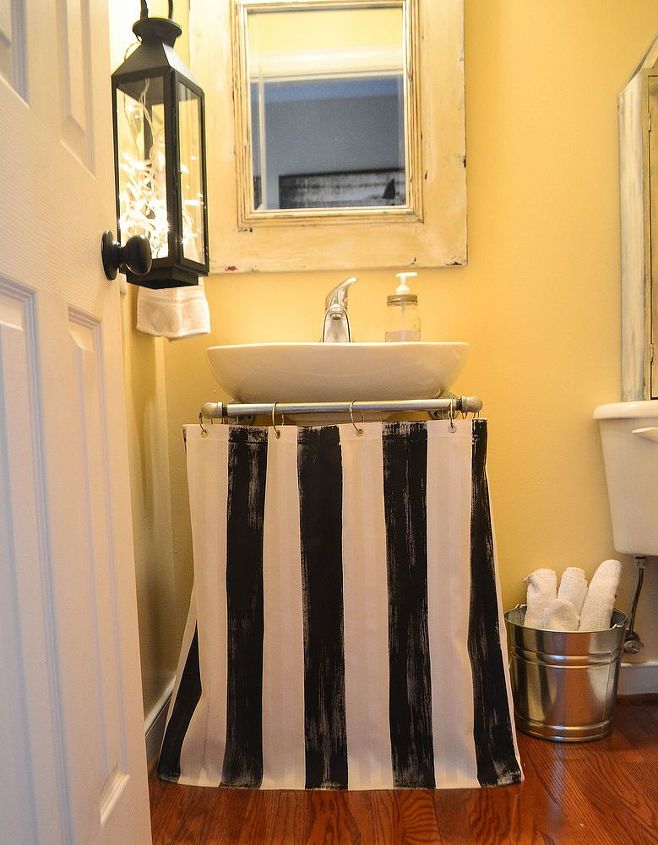 faa uma saia de pia com pedestal de uma cortina de chuveiro, Padr o e estilo adicionam personalidade a um banho de meia chato