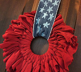 upcycled patriotic wreath, crafts, wreaths