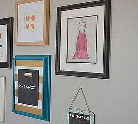 holiday decorating for teen girls, bedroom ideas, seasonal holiday decor, The chalk board countdown sign was added to her gallery wall