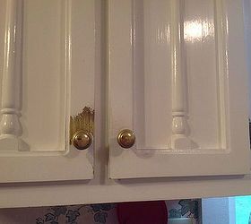 cul es la forma ms fcil de arreglar los armarios de mi cocina, Puertas de los armarios con acabado antiguo expuesto por debajo