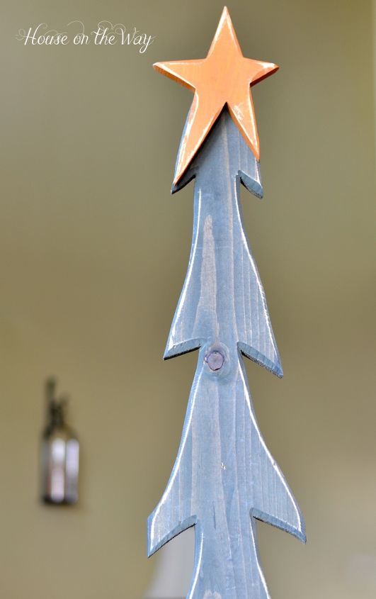 haz un calendario de adviento de navidad, Este rbol de madera fue un hallazgo de una feria de artesan a hace muchos a os Es la base perfecta para el calendario