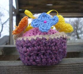 tiny crocheted flower basket for easter, crafts