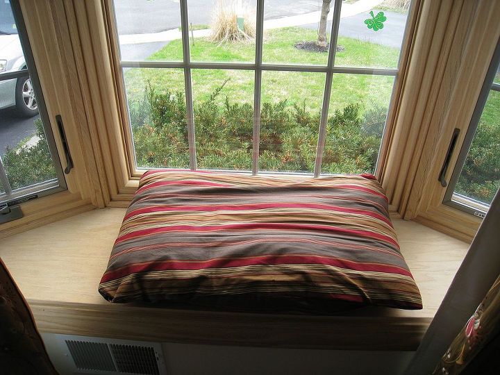 hometour momhomeguide, home decor, The window seat for our living room bay window