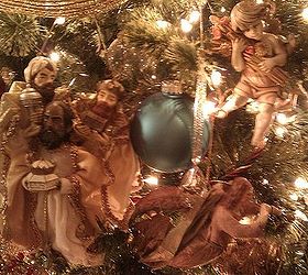 welcome to our christmas, christmas decorations, seasonal holiday decor, We three kings and another of the handmade Italian angels