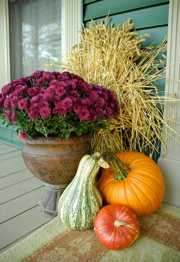 fall front porch decor, porches, seasonal holiday decor, This is the vignette beside the front door