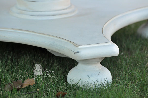 mesa de jantar com pedestal pintada de branco, A Maison Blanche combina Magn lia e Baguete com ceras claras e marrons