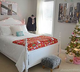 holiday decorating for teen girls, bedroom ideas, seasonal holiday decor, Light strung above the bed for a fun night time glow