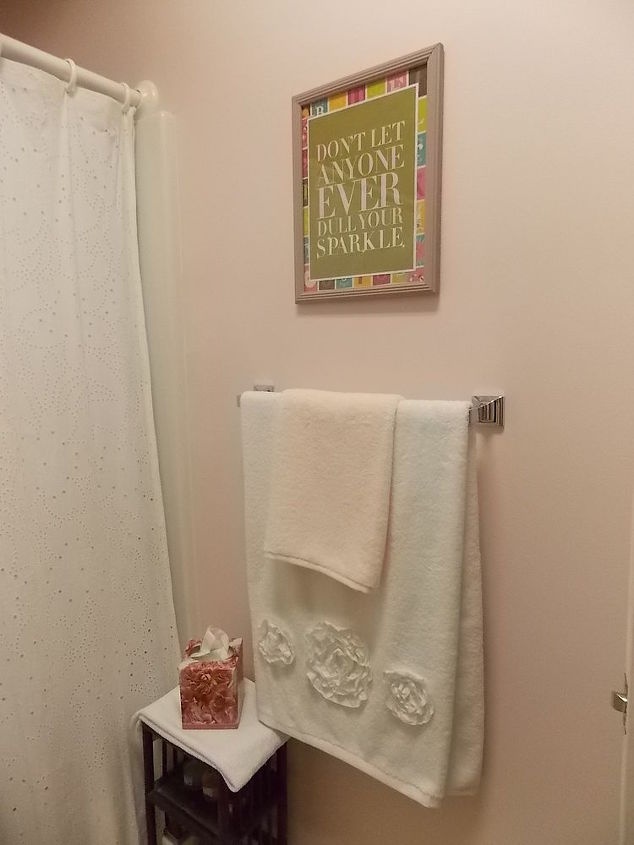 the kid s bathrooms, bathroom ideas, home decor, I DIY d the art over the towel rack