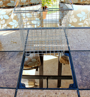 mesa de ptio com refrigerador de vinho bebida embutido, remover a cesta de arame de azulejo adicionada