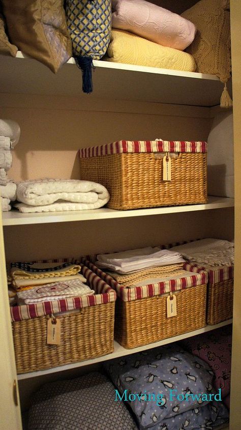 armario de la ropa blanca organizado