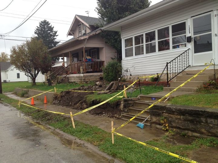 retaining wall fell down need some advice please, After the city street department kindly scooped up the debris and got it off of the sidewalk