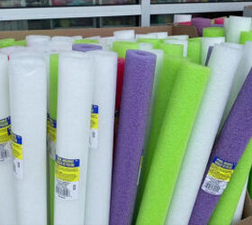 She wraps pool noodles in paper for the best winter porch hack