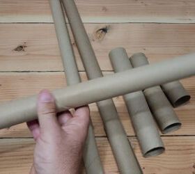 Save all your wrapping paper tubes between now and Christmas for this fun, free idea!