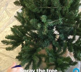 How to Keep a Flocked Tree From Shedding and Making a Mess