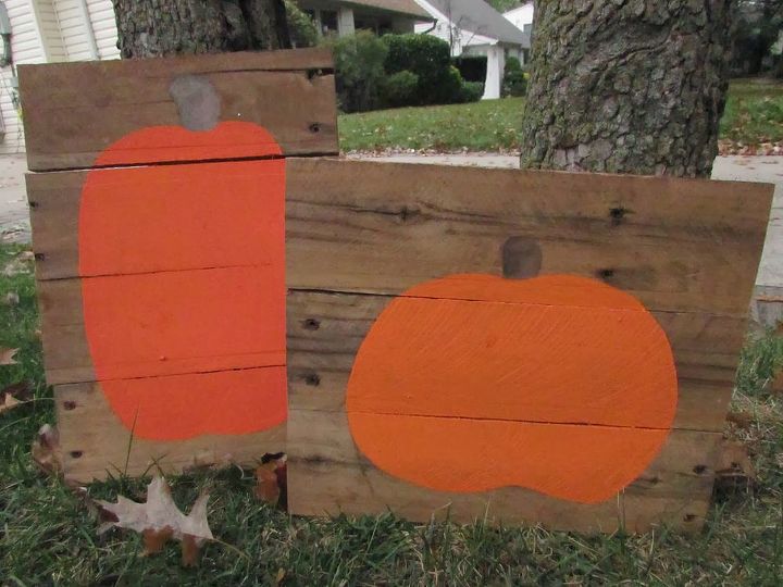 pumpkin decorating contest get your decorating crafting game on, crafts, halloween decorations, pallet, seasonal holiday decor, How cute are these ENTER contest to win one