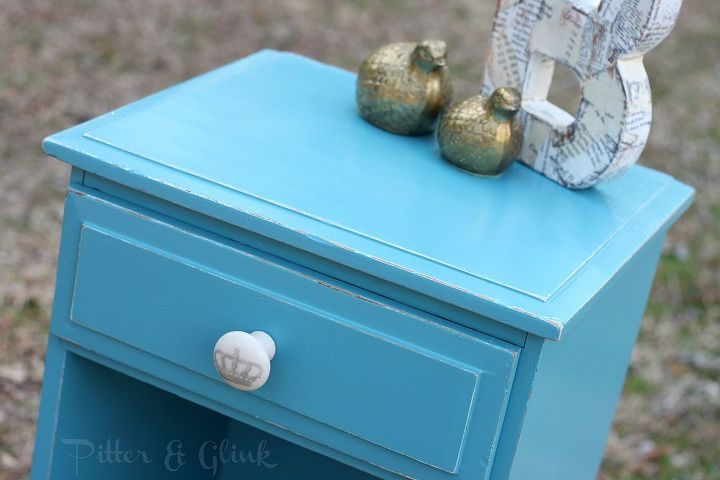 end table makeover, painted furniture, A new knob on a piece of furniture is like a new piece of jewelry