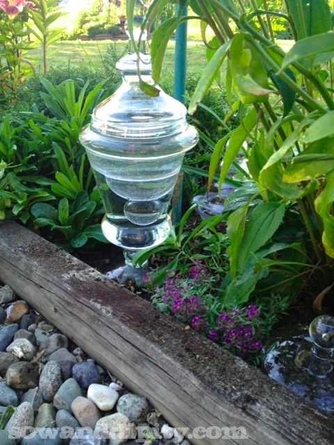 torres de arte de jardim de vidro reciclado