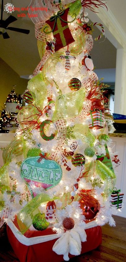 diy christmas tree stand, christmas decorations, seasonal holiday decor, I call it my Santa bag stand