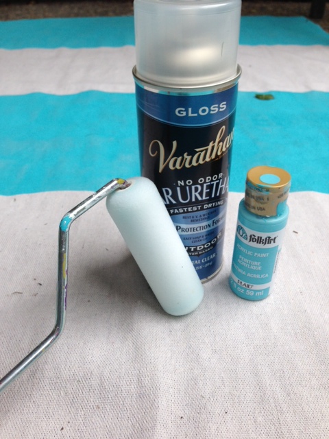 un pao de suelo pintado, Antes de pintar el color trat la tela del suelo con un spray de poliuretano