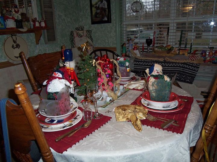 last days of christmas dinning room, seasonal holiday d cor, Few more days left for Snow people and Christmas