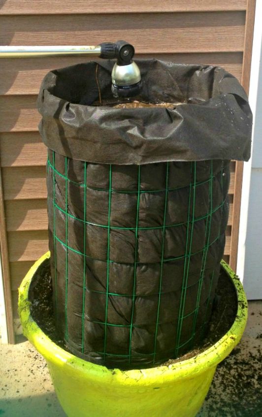 knock off flower tower, flowers, gardening, pot fencing hardware cloth and dirt make a vertical flower tower
