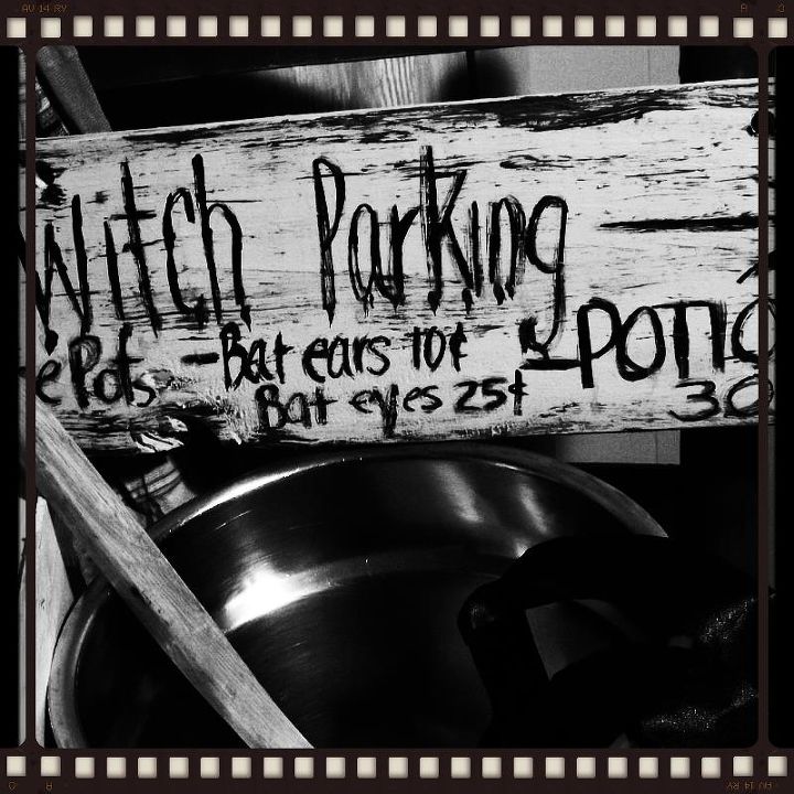 witch parking and potions, crafts, halloween decorations, pallet, seasonal holiday decor, A huge pot to mix all the potions
