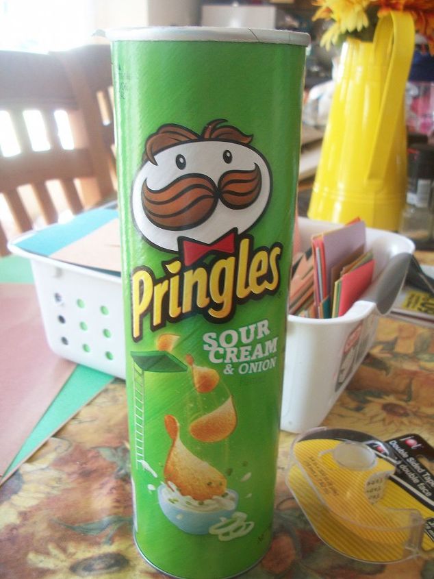 pringles can scarecrow, crafts, I used an empty Pringles can as the base of my scarecrow