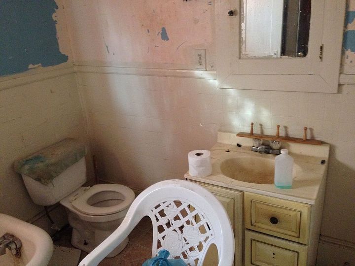 q what can i do with this mess, bathroom ideas, diy, home improvement