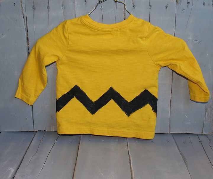 quick homemade charlie brown shirt for halloween, crafts, If you look at the comic strip you will see Charlie s shirt isn t perfect either