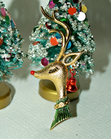 vintage and retro christmas decor, christmas decorations, seasonal holiday decor, Retro Rudolph pin by COREL