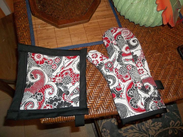 oven mitts and pot holders, crafts, made for a friend oven mitt and pot holder