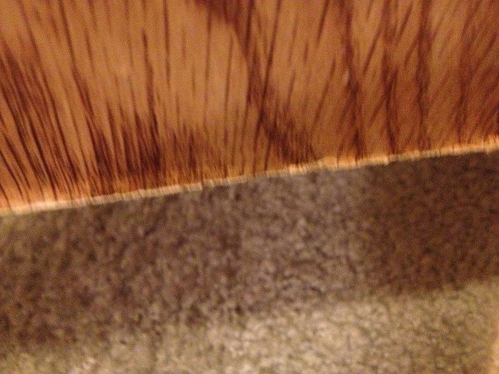 que tinta boa para os armrios de papelo e papel contact no meu banheiro, Papel contact descascando na parte inferior da porta da pia do banheiro