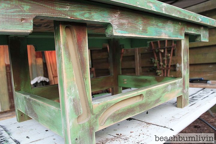 http beachbumlivin com mesa de centro de madera de palet, Base hecha con un fut n de madera que encontr en la carretera