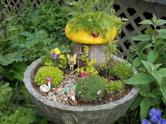 fairy garden in a broken or cracked fountain an idea worth saving, flowers, gardening, succulents, Pat Jackson made a fairy garden in hers complete with toadstool