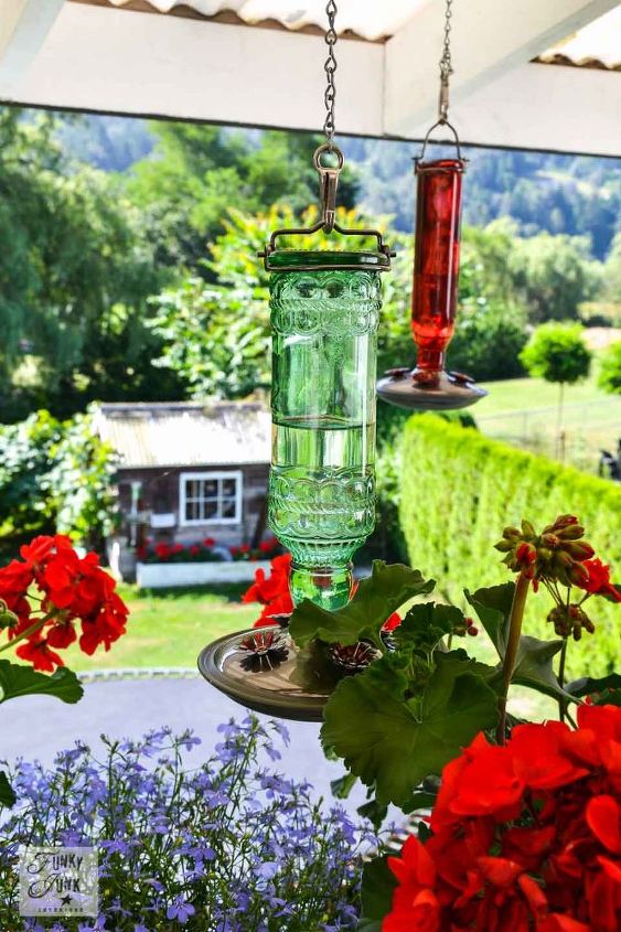mi hermoso jardn floreciente de agosto que no muri, Los alimentadores de colibr es estilo botella est n en casa entre todas las flores