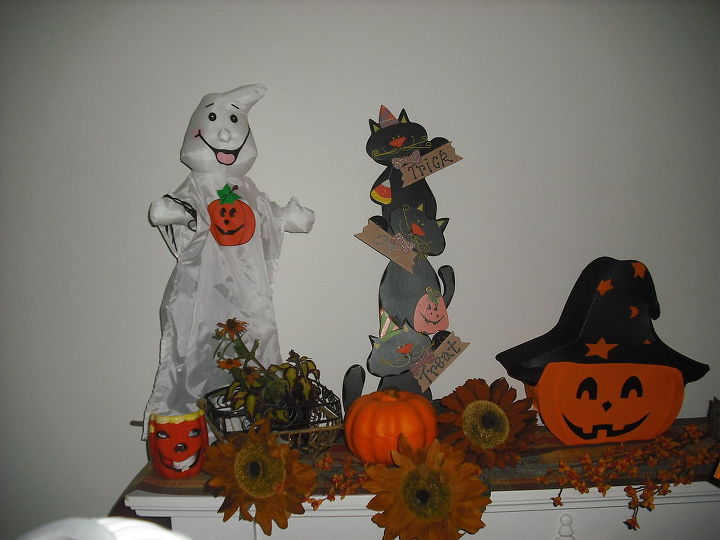 my halloween decorating so far, curb appeal, flowers, halloween decorations, seasonal holiday decor, On my mantle
