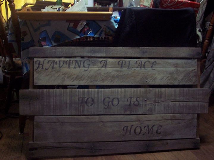 pallet wood to aged sign, pallet, repurposing upcycling