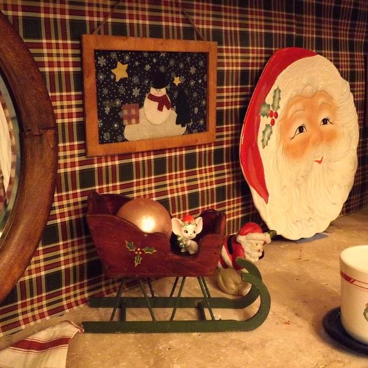 el papel navideo de 99 aade fantasa a la decoracin navidea, El papel tambi n se aplic a las paredes traseras del armario empotrado de mi comedor