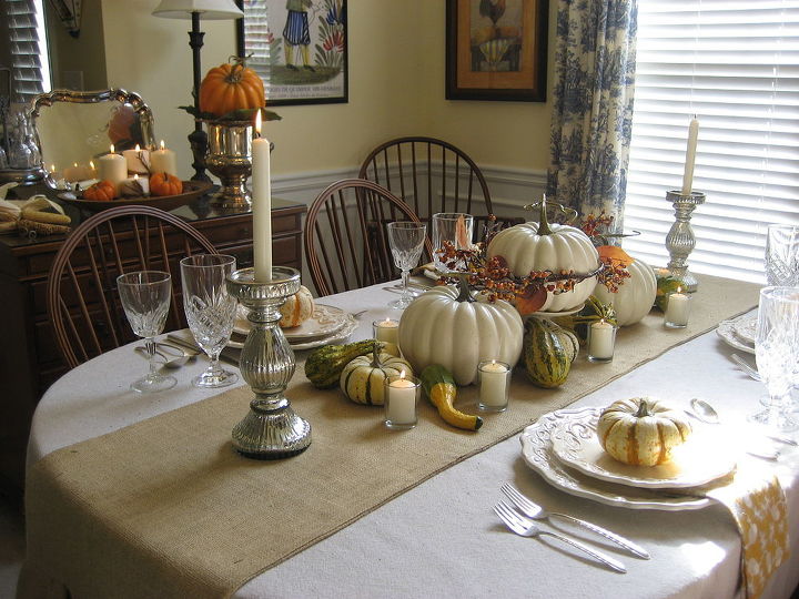 thanksgiving tablescape burlap and white pumpkins, home decor, seasonal holiday decor, thanksgiving decorations, Love the contrast of the simple and elegant
